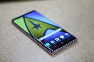 Excellently designed, the Note9 has headphone jack on bottom next to USB Type-C port